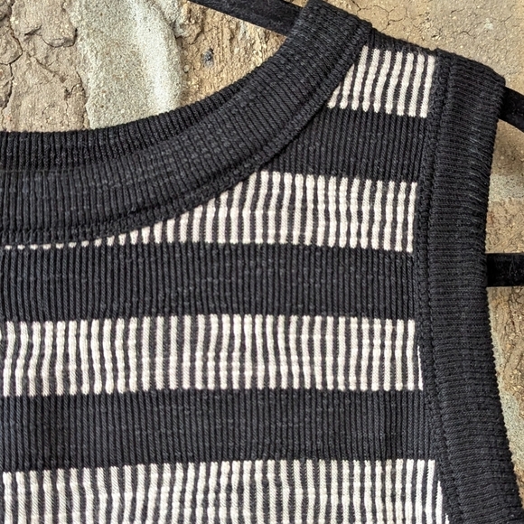 LOFT Striped Black Tan Stripe Sleeveless Tank Top Medium - Picture 2 of 7